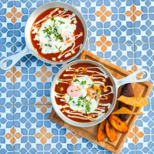 Cazuela típica (salsa roja o pepián)