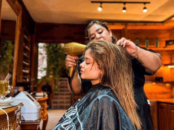 Lavado/planchado o cepillado (cabello medio)